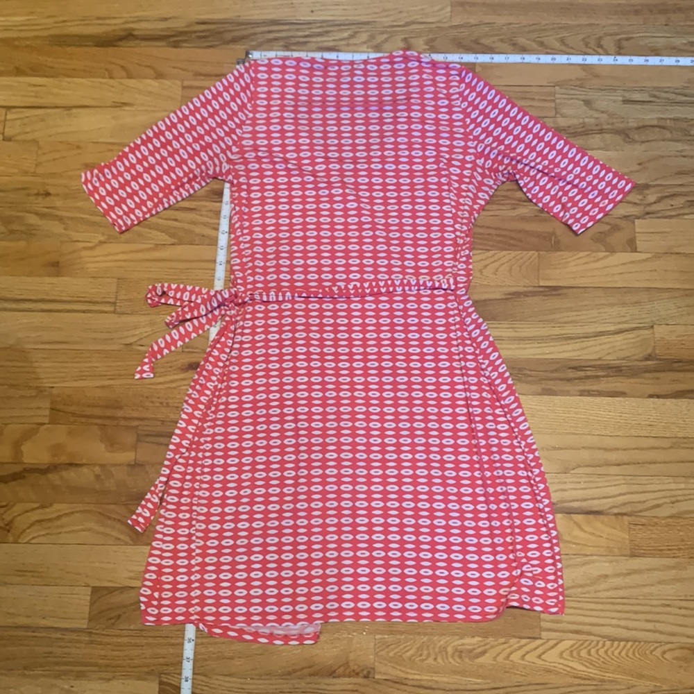 Graphic design wrap dress - pink and white - Picture 7 of 9